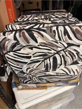 Decorative Modern Leaf-Print outdoor seat cushion in Cream, Brown, black